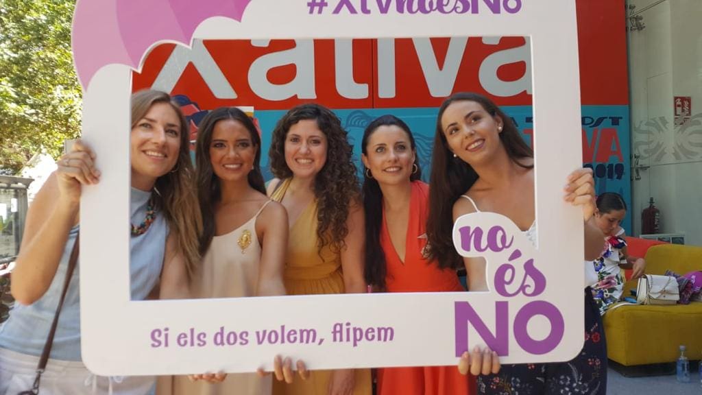 En aquesta edició s'han repartit més de 22.000 polseres i 10.00 ventalls amb el logo de la campanya