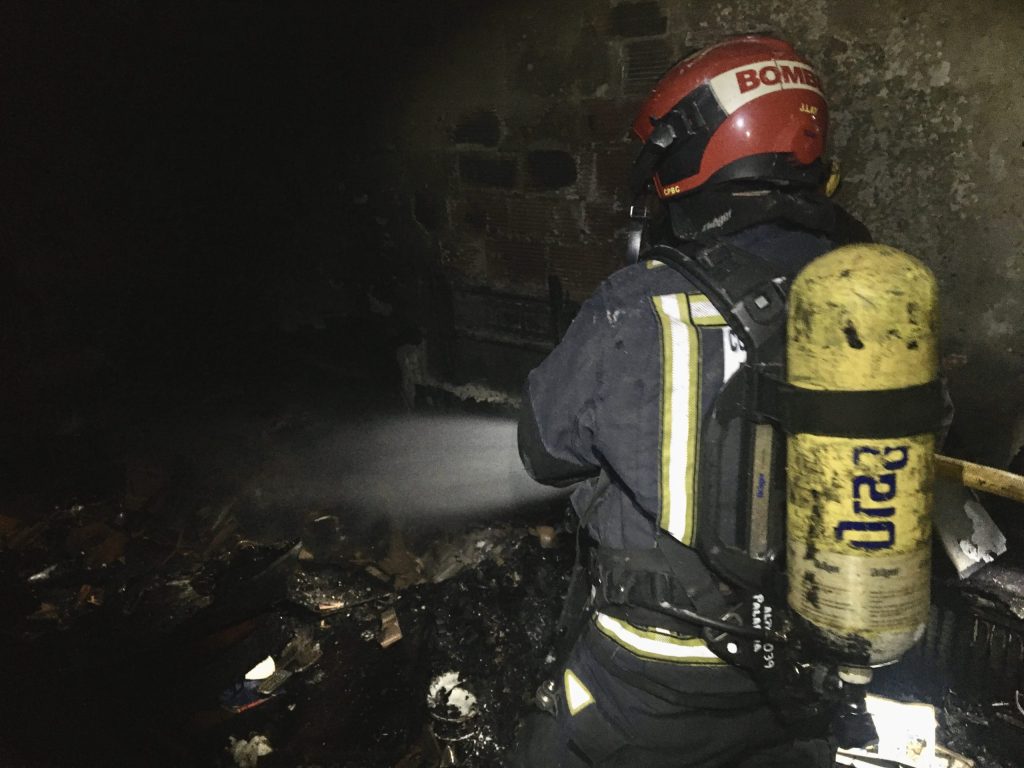 Un herido por quemaduras en el incendio de una vivienda en Oliva ...