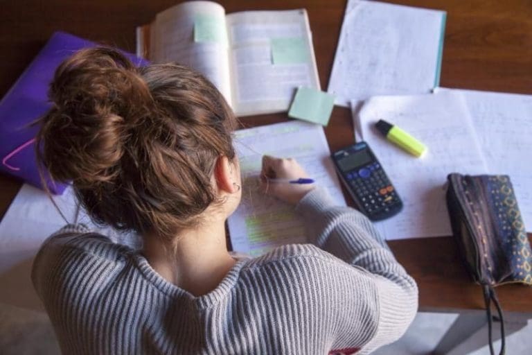 Universidades convoca becas para estudiantes que finalicen sus estudios este curso