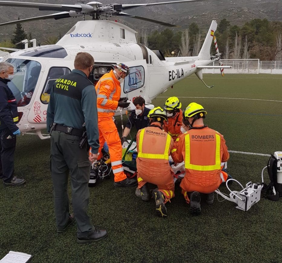 [:es]Un trabajador herido tras caer desde tres metros de altura en ...