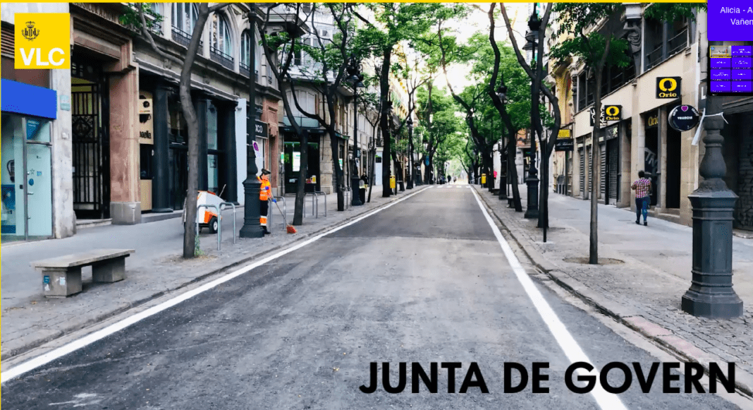 imagen de asfalto y barrendera