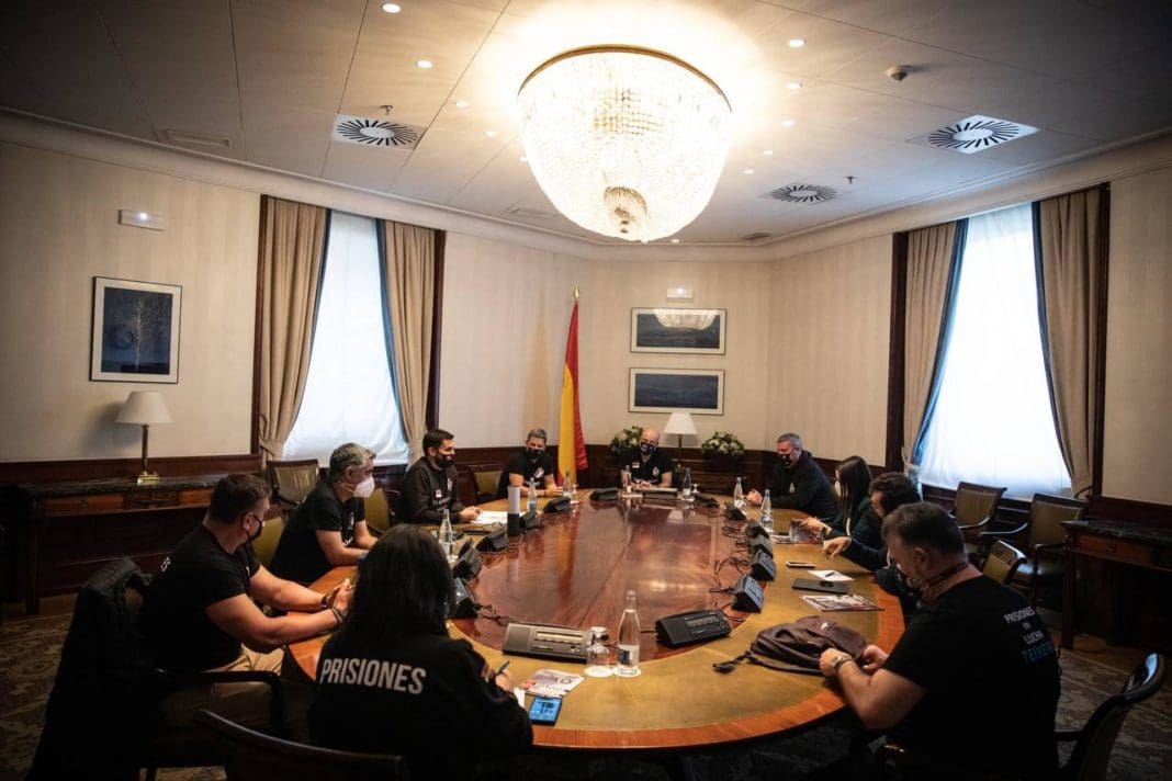 Funcionarios de prisiones reunidos para exigir en el Congreso ser considerados agentes de la autoridad