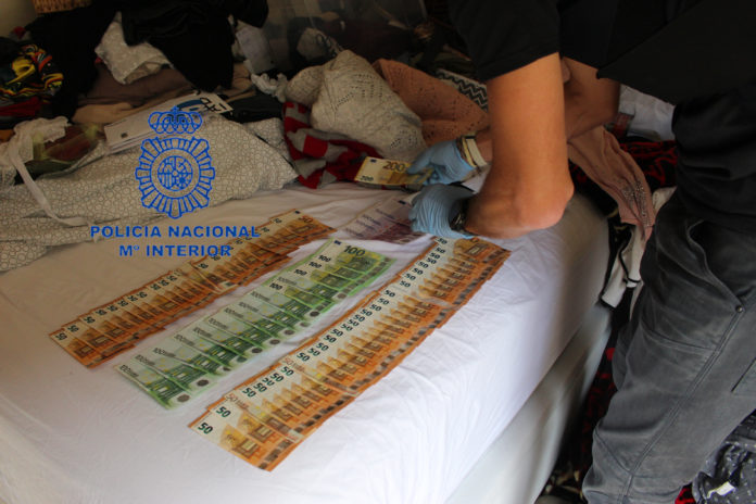 imagen del dinero intervenido en el registro policial