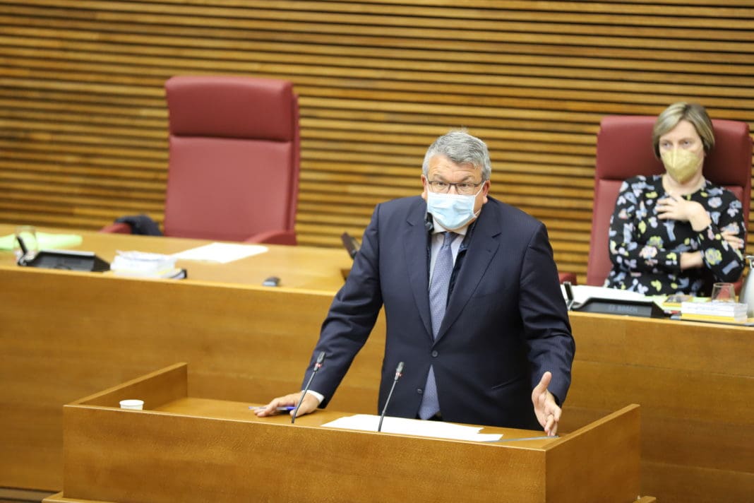 El diputado de Cs, Fernando Llopis, en Les Corts