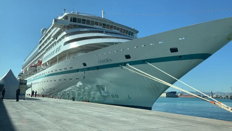 Límites para los megacruceros que llegan a València restringiendo el número de pasajeros
