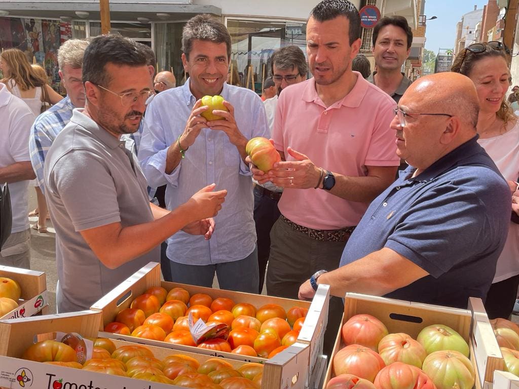 Carlos Manzón en la Feria del Tomate del Perelló