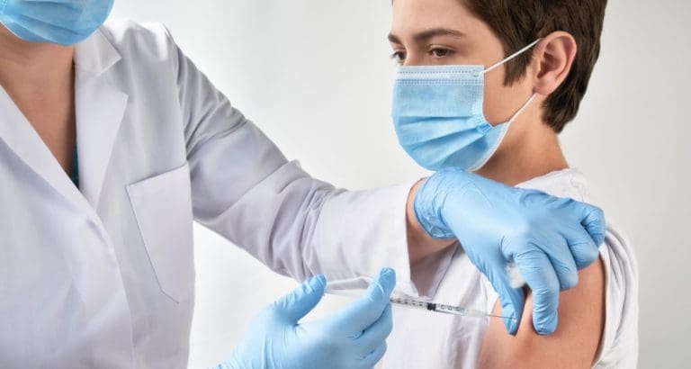 Sanidad administra 86.000 dosis de la vacuna frente al VPH a menores a partir de 12 años de la Comunitat