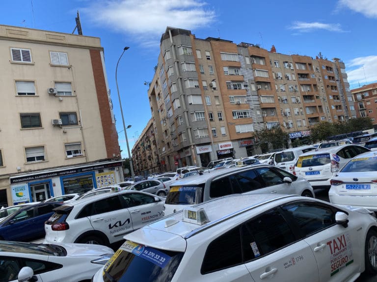 La Confederación de Taxistas convoca una nueva protesta el 24 de abril en València contra el ‘intrusismo’ de las VTC