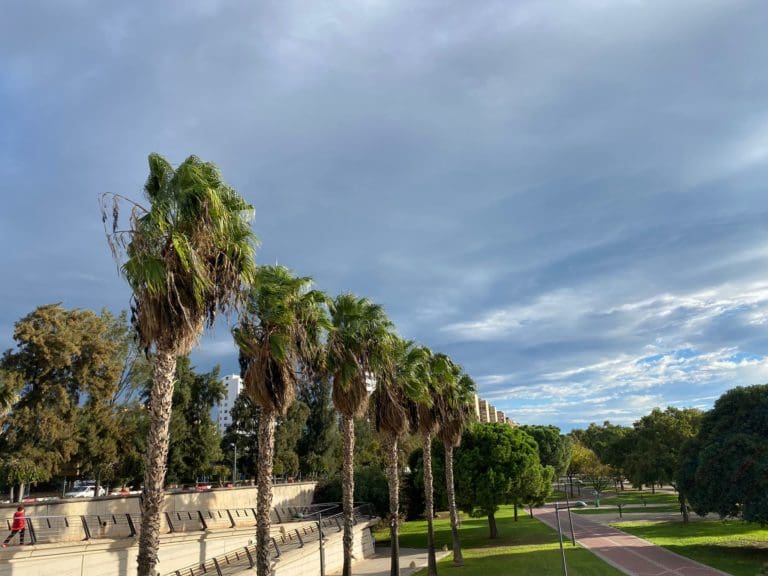 Viernes con probables tormentas en el interior norte, acompañadas de rachas muy fuertes de viento o granizo