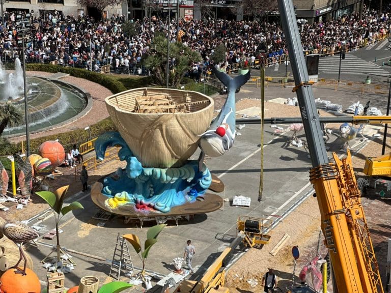 El Consell elabora una guía de prevención de riesgos laborales para el montaje de hogueras y fallas