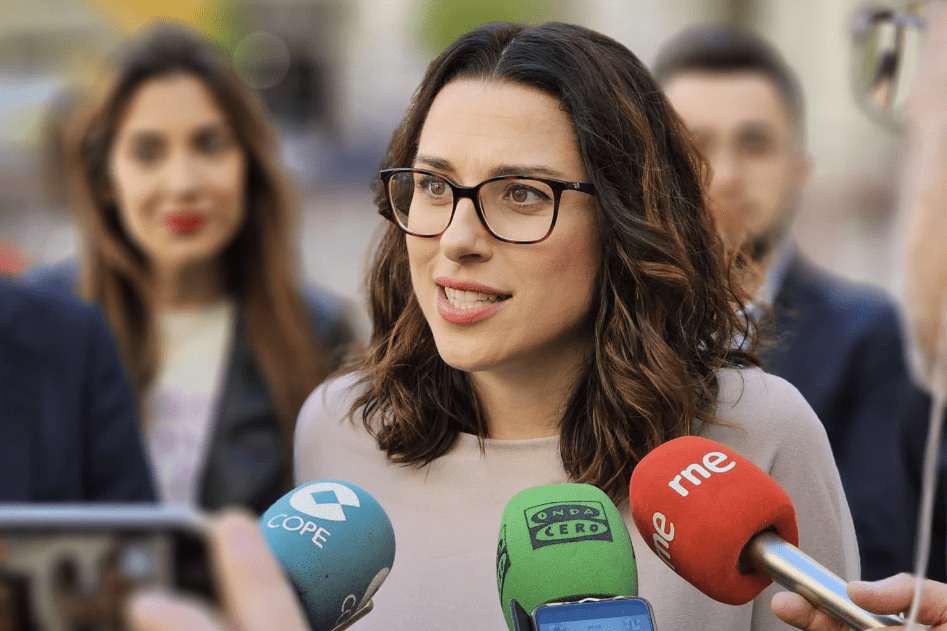 La vicepresidenta y portavoz del Consell, Aitana Mas, en declaraciones a los medios | Twitter Aitana Mas