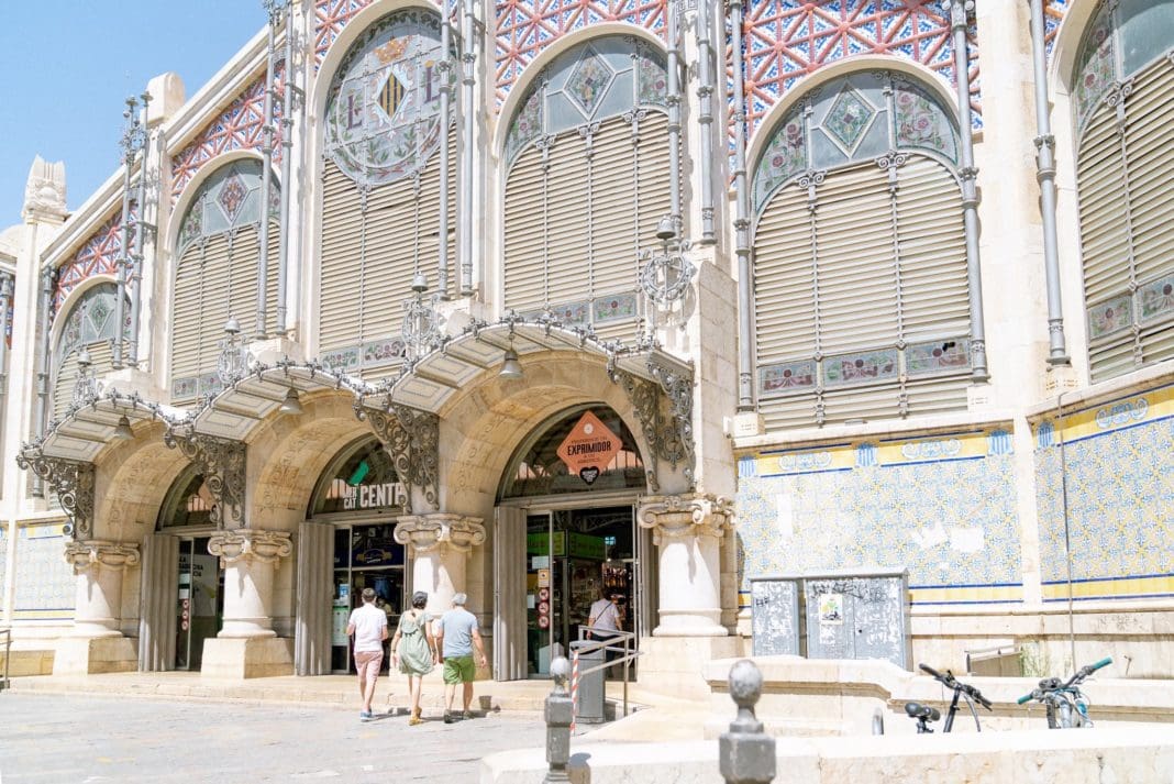 El Ayuntamiento encarga el proyecto de limpieza de las fachadas del Mercat Central