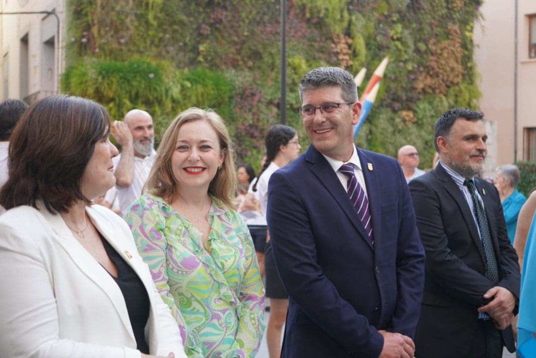 El alcalde de Ontinyent, Jorge Rodriguez junto con su candidata | Ens Uneix