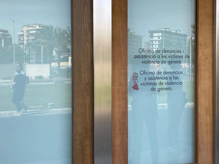 La Generalitat concierta 215 plazas para ampliar la atención a mujeres víctimas de violencia, trata y prostitución