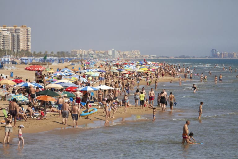 El Consell activa un plan de ayudas para las empresas del Imserso ante el posible retraso de los viajes