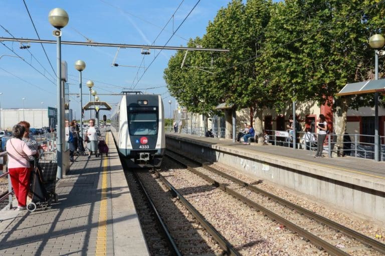 Metrovalencia refuerza el servicio nocturno para desplazarse a la Cabalgata de Disfraces de Museros