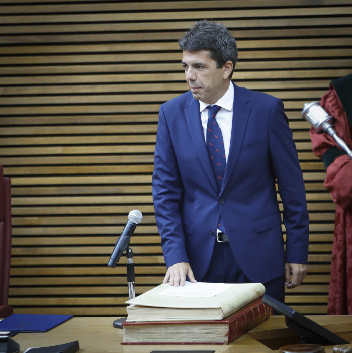 Carlos Mazón jura su cargo como president de la Generalitat Valenciana