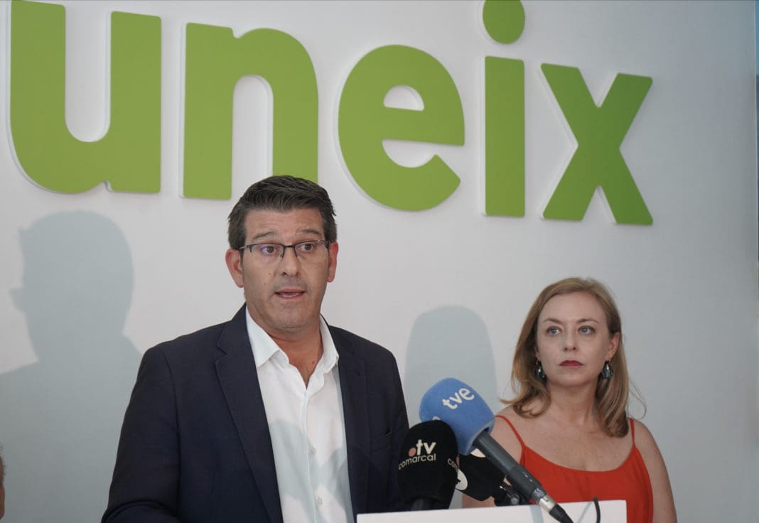 El alcalde de Ontinyent, Jorge Rodriguez junto con su candidata | Ens Uneix