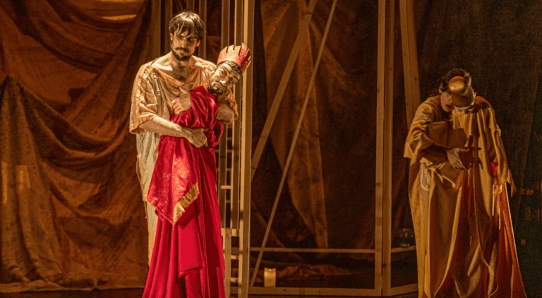 Sagunt a Escena inaugura su 40 edición con una versión de Edipo en valenciano, títeres y coro