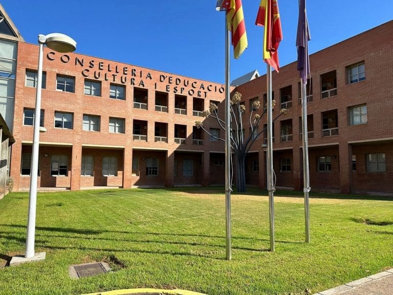 Urgencia para aprobar las 4 horas semanales de matemáticas en ESO y la vuelta a las notas numéricas