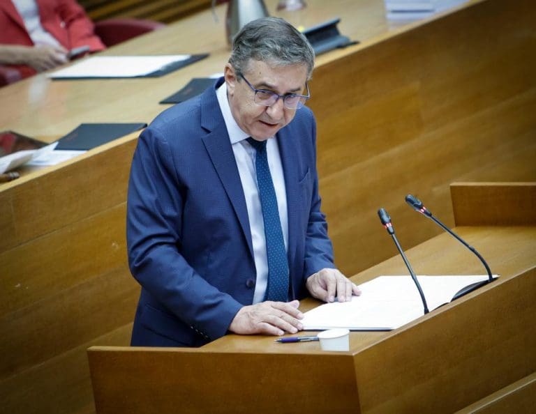 El Conseller de Educación reclama que regresen en ESO las notas del 1 al 10