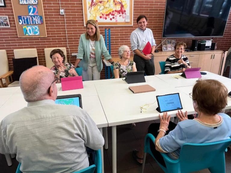 Camarero defiende respuestas sociosanitarias ‘coordinadas y eficaces’ para luchar contra el Alzheimer