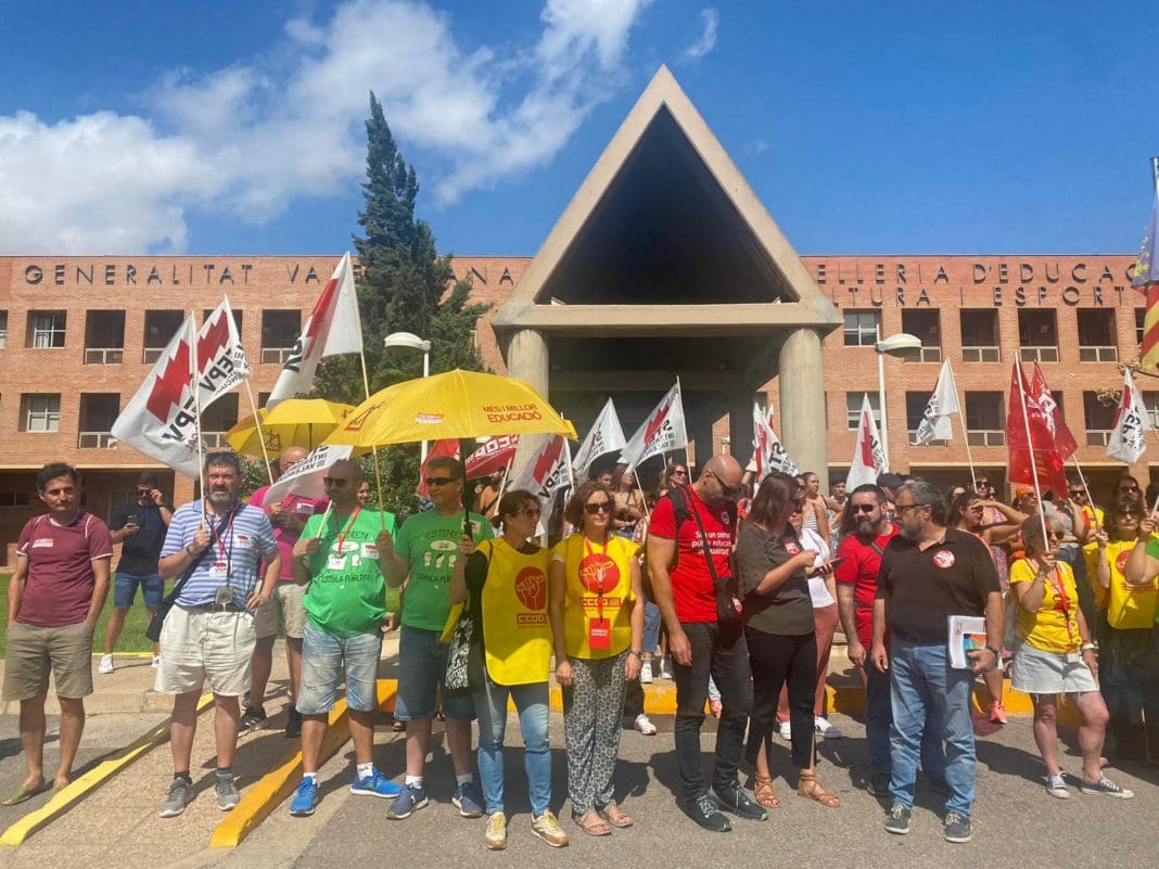 Uno de los momentos de la concentración de los distintos sindicatos/ VSM