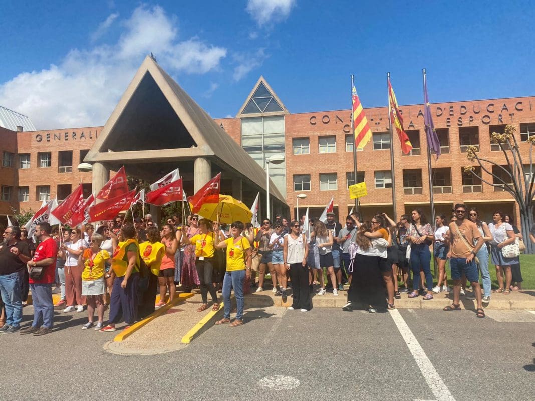 Uno de los momentos de la concentración de los distintos sindicatos/ VSM