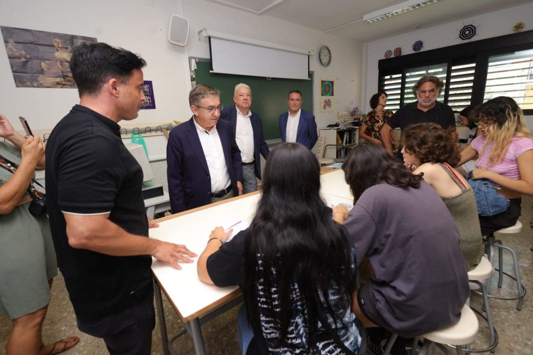 Visita del conseller de Educación a un centro en el inicio del curso escolar/ GVA