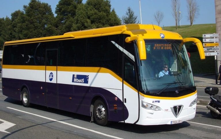 Educación abre expediente a la empresa Monbús por volver a dejar sin transporte escolar a decenas de estudiantes