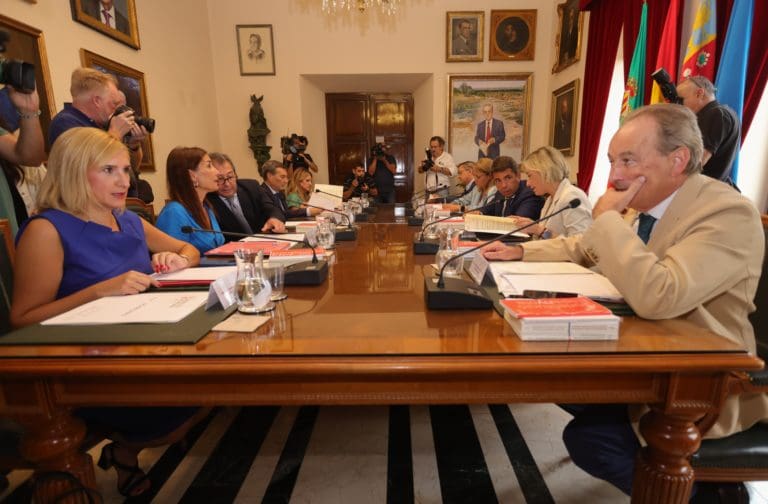 El Consell exige que el valenciano tenga el mismo estatus de oficialidad que el resto de lenguas cooficiales