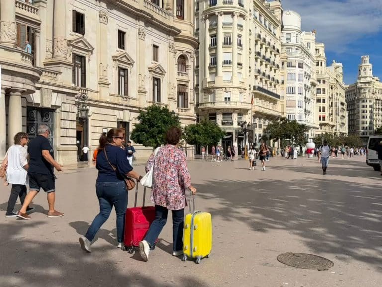 El Gobierno plantea limitar los alojamientos turísticos en las zonas tensionadas de grandes ciudades