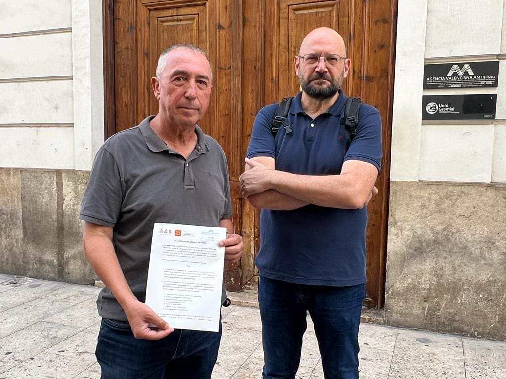 Compromís presentando el documento ante Antifraude