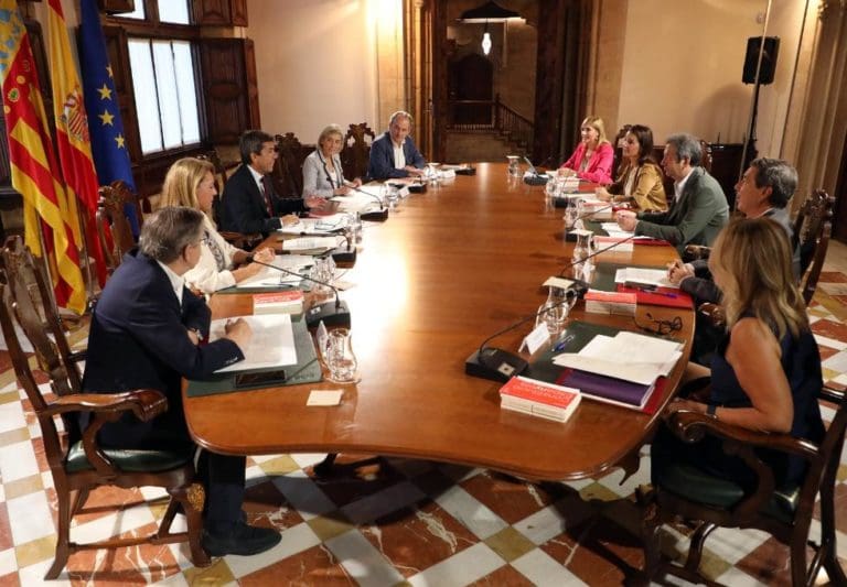El Consell creará una Comisión Interdepartamental para eliminar duplicidades y gasto superfluo en la Generalitat