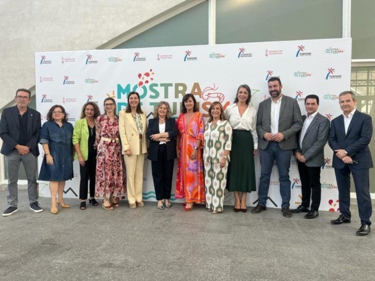 La ‘Mostra de Turisme’ reúne a más de un centenar de empresas y asociaciones turísticas de la Comunitat