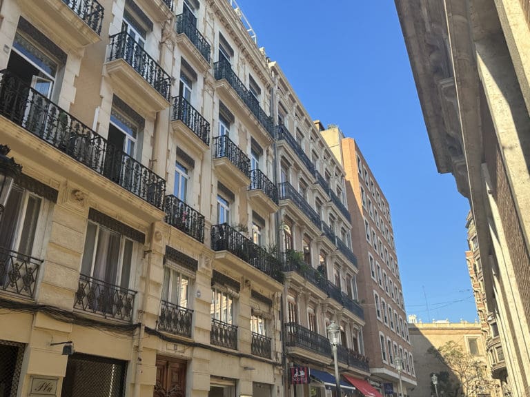 La Generalitat licitará suelo para la construcción de 720 viviendas de alquiler