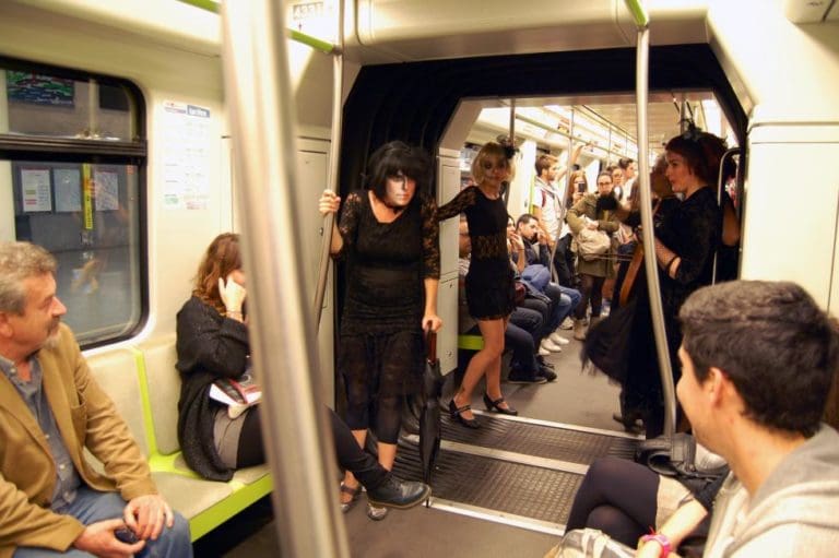 Metrovalencia ofrece este martes servicio nocturno por la noche Halloween y víspera de Todos los Santos