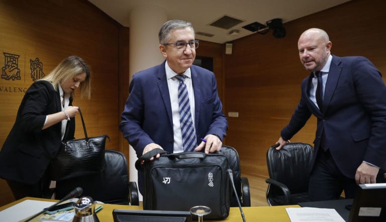Rovira espera derogar la Ley de Plurilingüismo el próximo curso: ‘Se acabó el catalán’