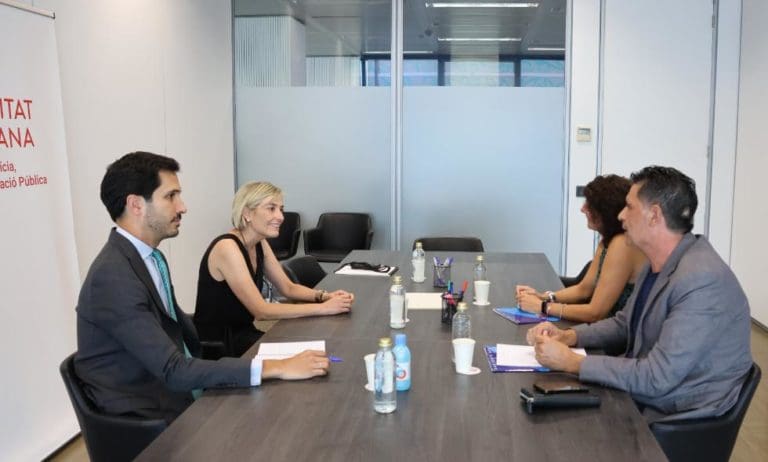 Abonan 12 millones de euros por su trayectoria profesional a los funcionarios de Justicia de la Generalitat