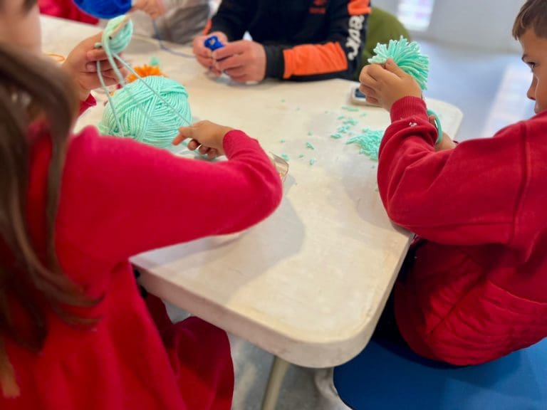 Los más pequeños de Torrent se divierten en las actividades programadas para este puente escolar