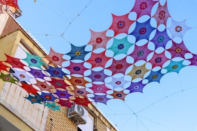 El crochet invade la calle San Cristóbal de Torrent