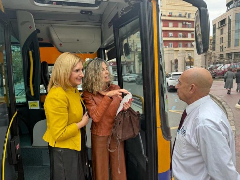El Consell adjudica el servicio de autobús entre Montserrat y València