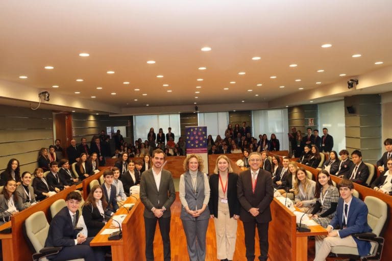 Torrent sede de la VII sesión autonómica del Modelo de Parlamento Europeo