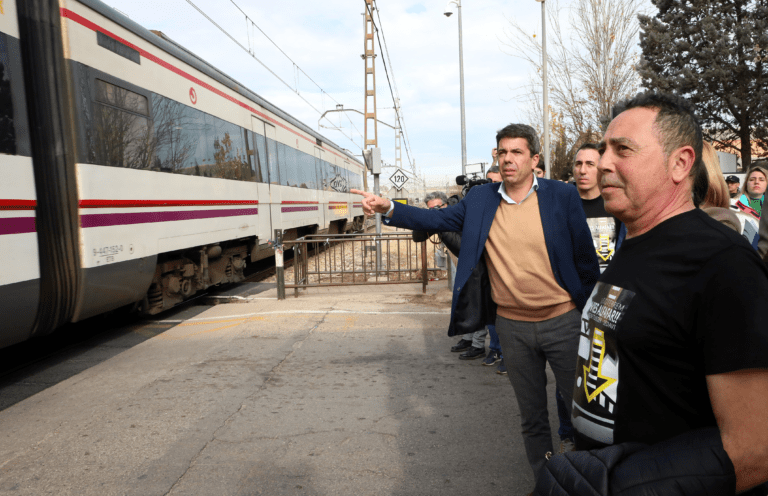 Mazón exige al ministro Óscar Puente el urgente soterramiento del ‘punto negro’ de Alfafar