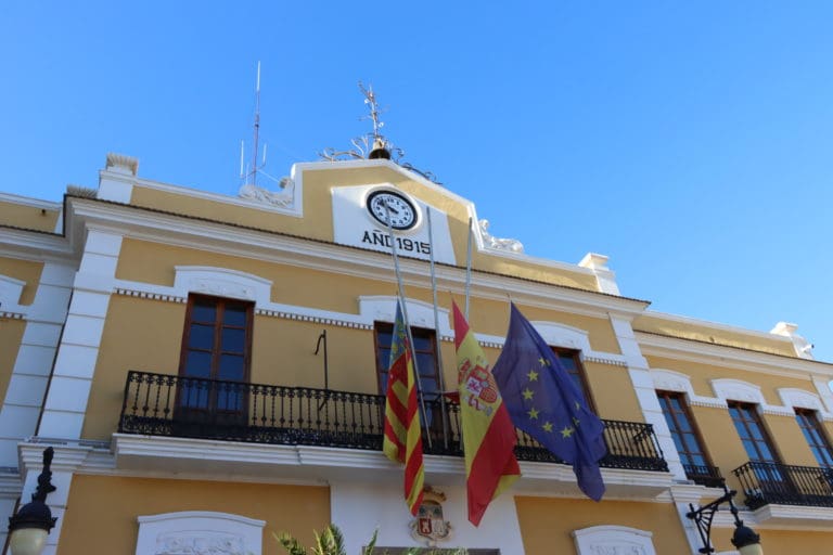 El pleno de Burjassot insta por unanimidad a la Generalitat a acabar el soterramiento de las vías