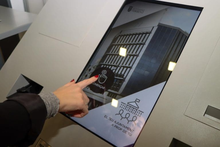 Torrent pone en marcha un cajero para tramitación de incidencias y certificados del padrón