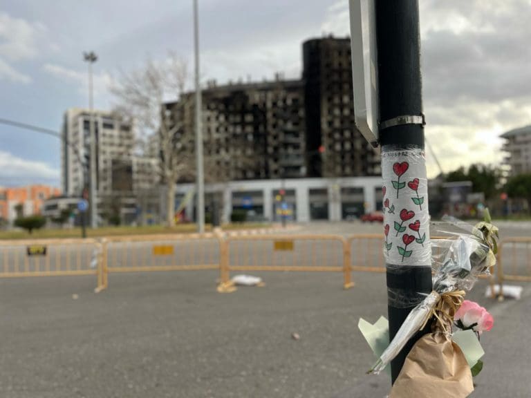 La Generalitat lanza ayudas a los afectados del incendio de Campanar por cuatro millones de euros