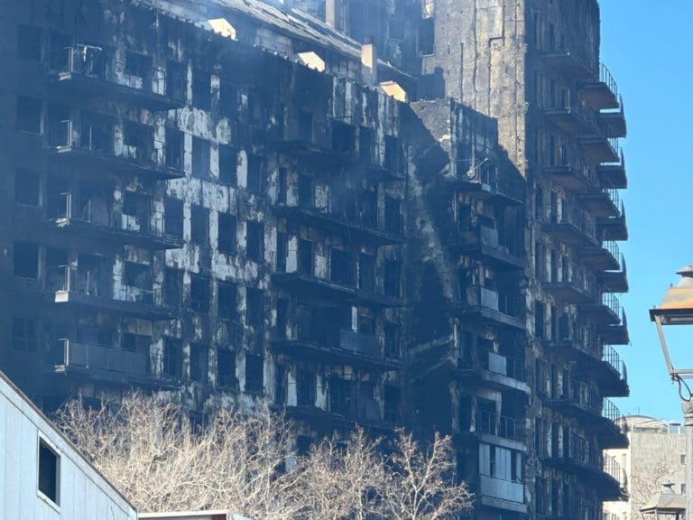 El Cosell comienza a pagar las primeras ayudas para la atención a las familias afectadas por el incendio de Campanar