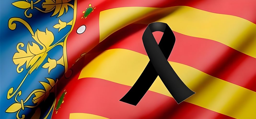 Bandera de Valencia o Comunitat Valenciana con crespón negro de luto o duelo