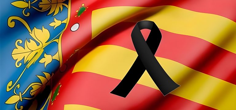 Bandera de Valencia o Comunitat Valenciana con crespón negro de luto o duelo